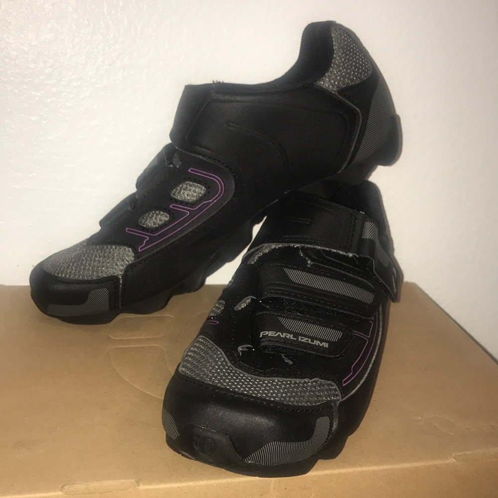 Pearl Izumi women’s all-road bike shoes